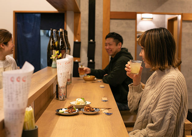 女性一人飲み